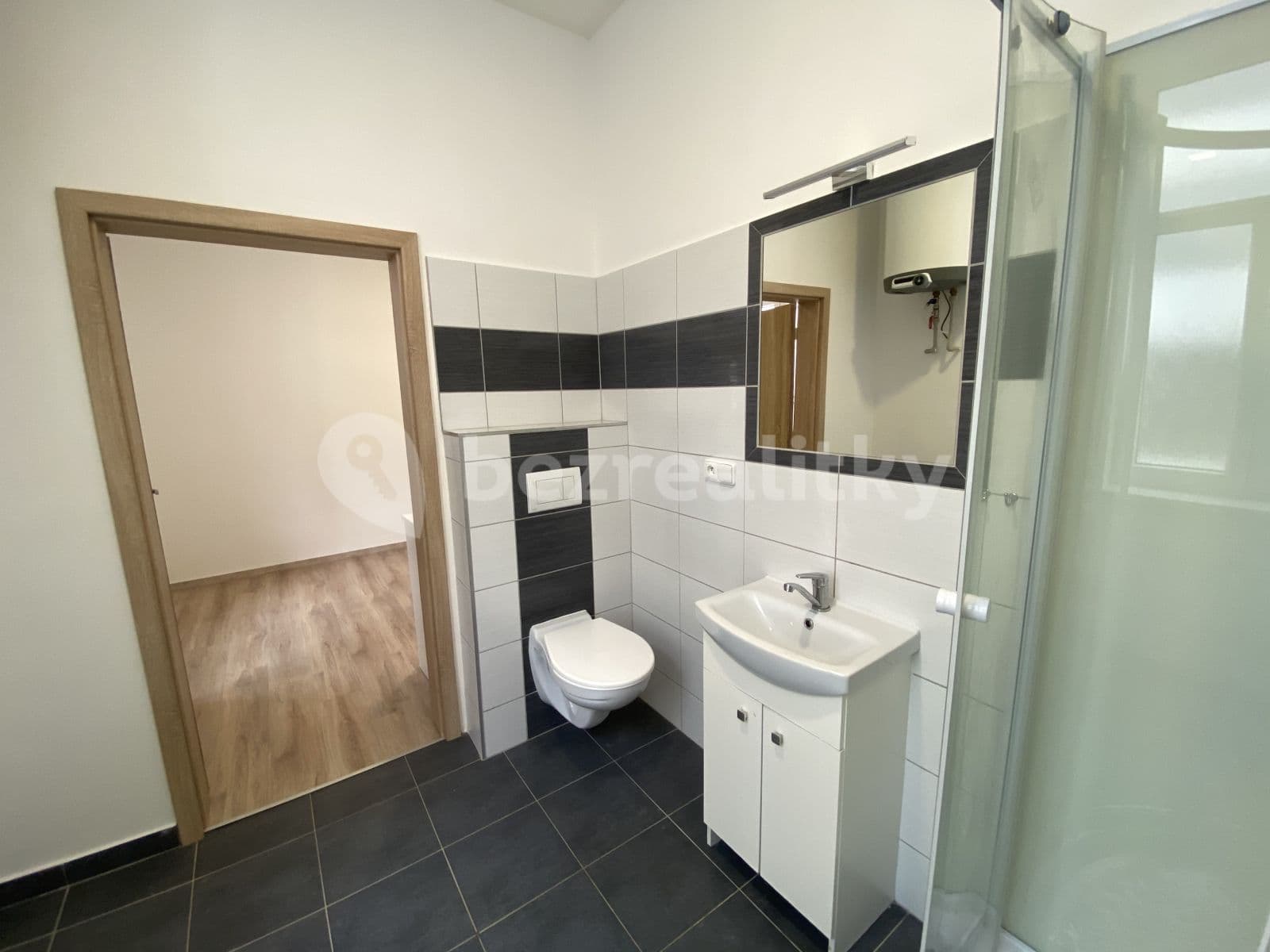 Prenájom bytu 1-izbový 18 m², Riegrovo Náměstí, Poděbrady, Středočeský kraj Prenájom bytu 1-izbový 18 m², Riegrovo Náměstí, Poděbrady, Středočeský kraj