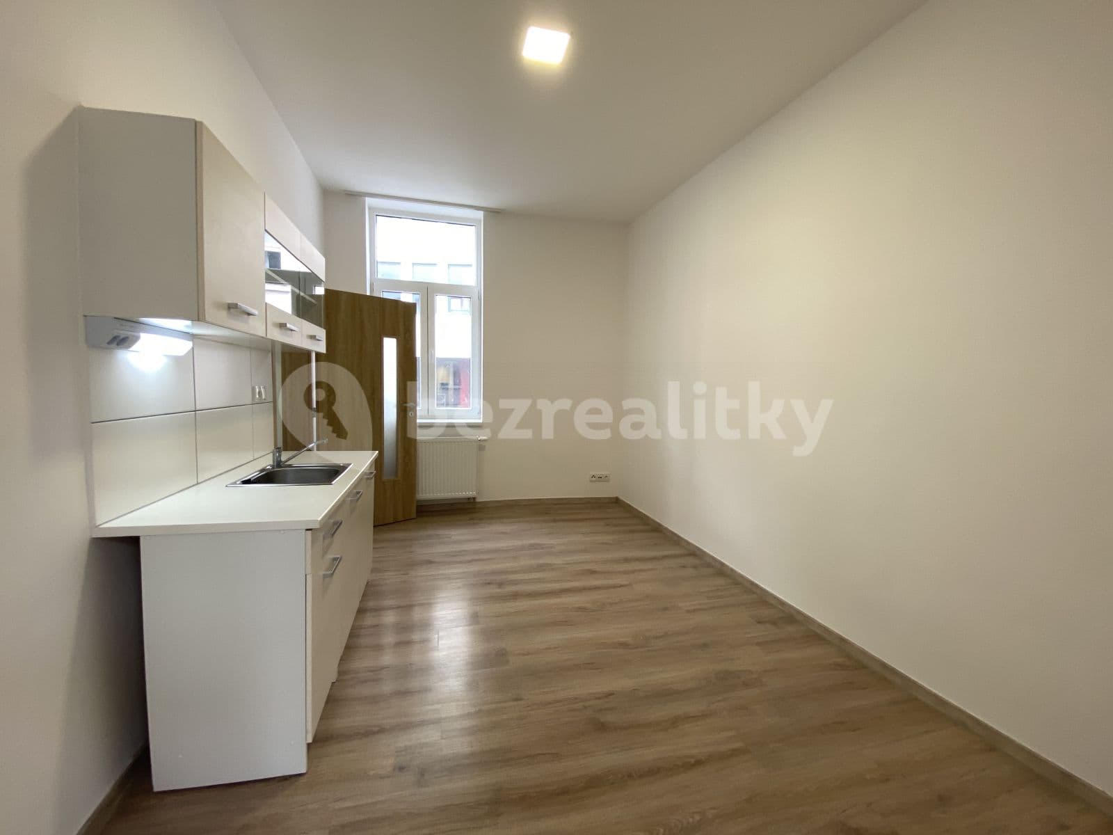 Prenájom bytu 1-izbový 18 m², Riegrovo Náměstí, Poděbrady, Středočeský kraj Prenájom bytu 1-izbový 18 m², Riegrovo Náměstí, Poděbrady, Středočeský kraj