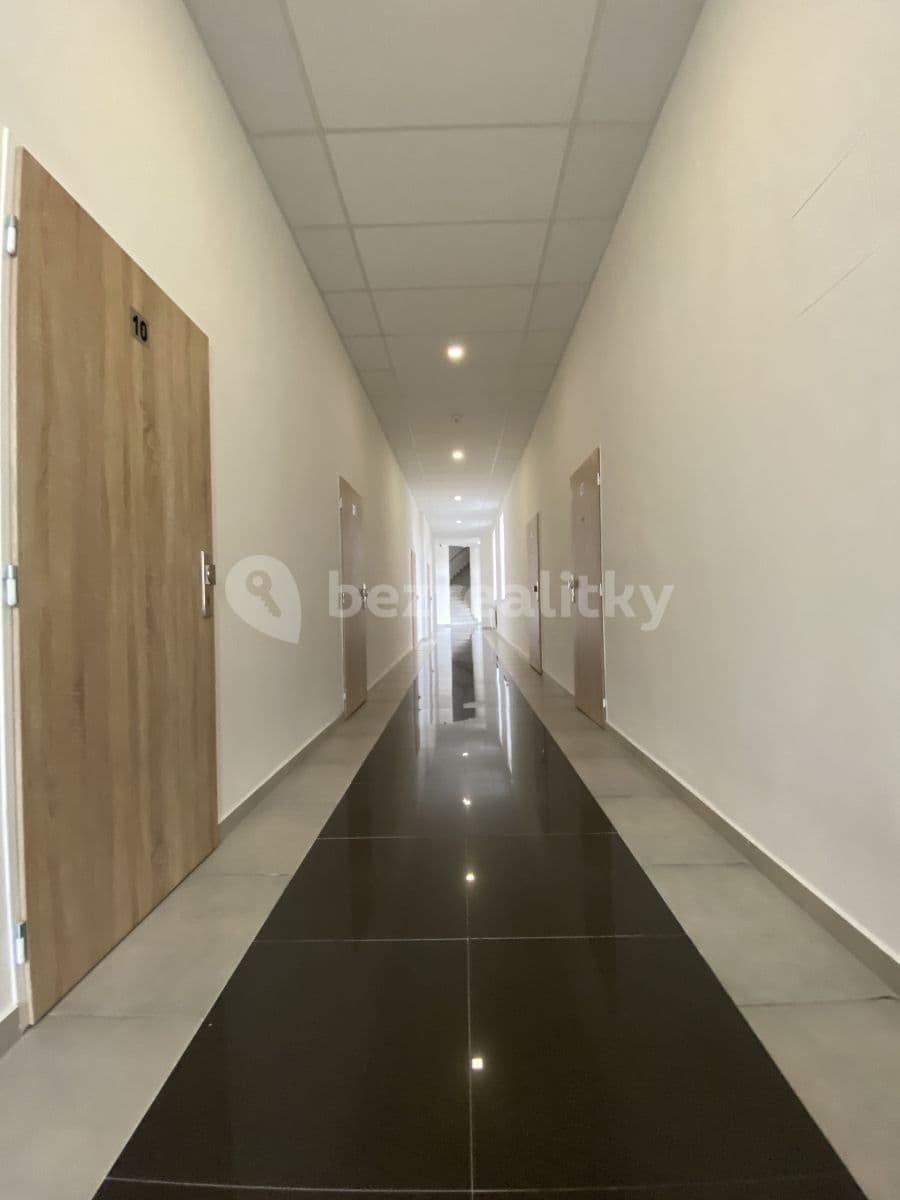 Prenájom bytu 1-izbový 18 m², Riegrovo Náměstí, Poděbrady, Středočeský kraj Prenájom bytu 1-izbový 18 m², Riegrovo Náměstí, Poděbrady, Středočeský kraj