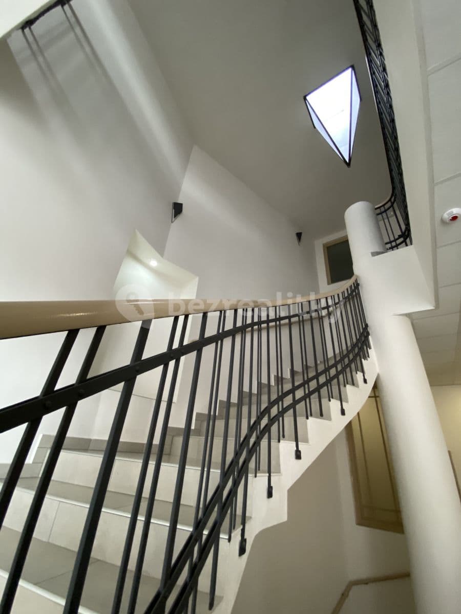 Prenájom bytu 1-izbový 18 m², Riegrovo Náměstí, Poděbrady, Středočeský kraj Prenájom bytu 1-izbový 18 m², Riegrovo Náměstí, Poděbrady, Středočeský kraj