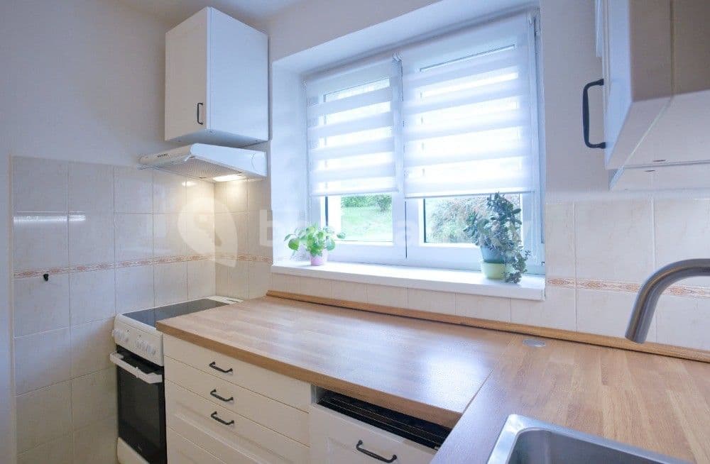 Prenájom bytu 2-izbový 57 m², Pod Školou, Ústí nad Labem, Ústecký kraj Prenájom bytu 2-izbový 57 m², Pod Školou, Ústí nad Labem, Ústecký kraj