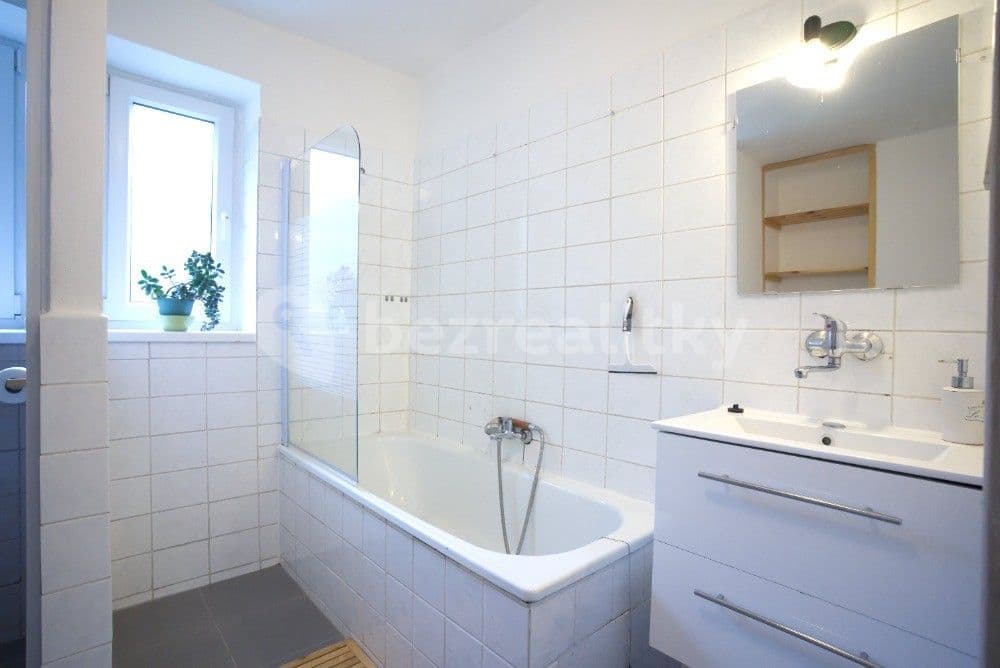 Prenájom bytu 2-izbový 57 m², Pod Školou, Ústí nad Labem, Ústecký kraj Prenájom bytu 2-izbový 57 m², Pod Školou, Ústí nad Labem, Ústecký kraj