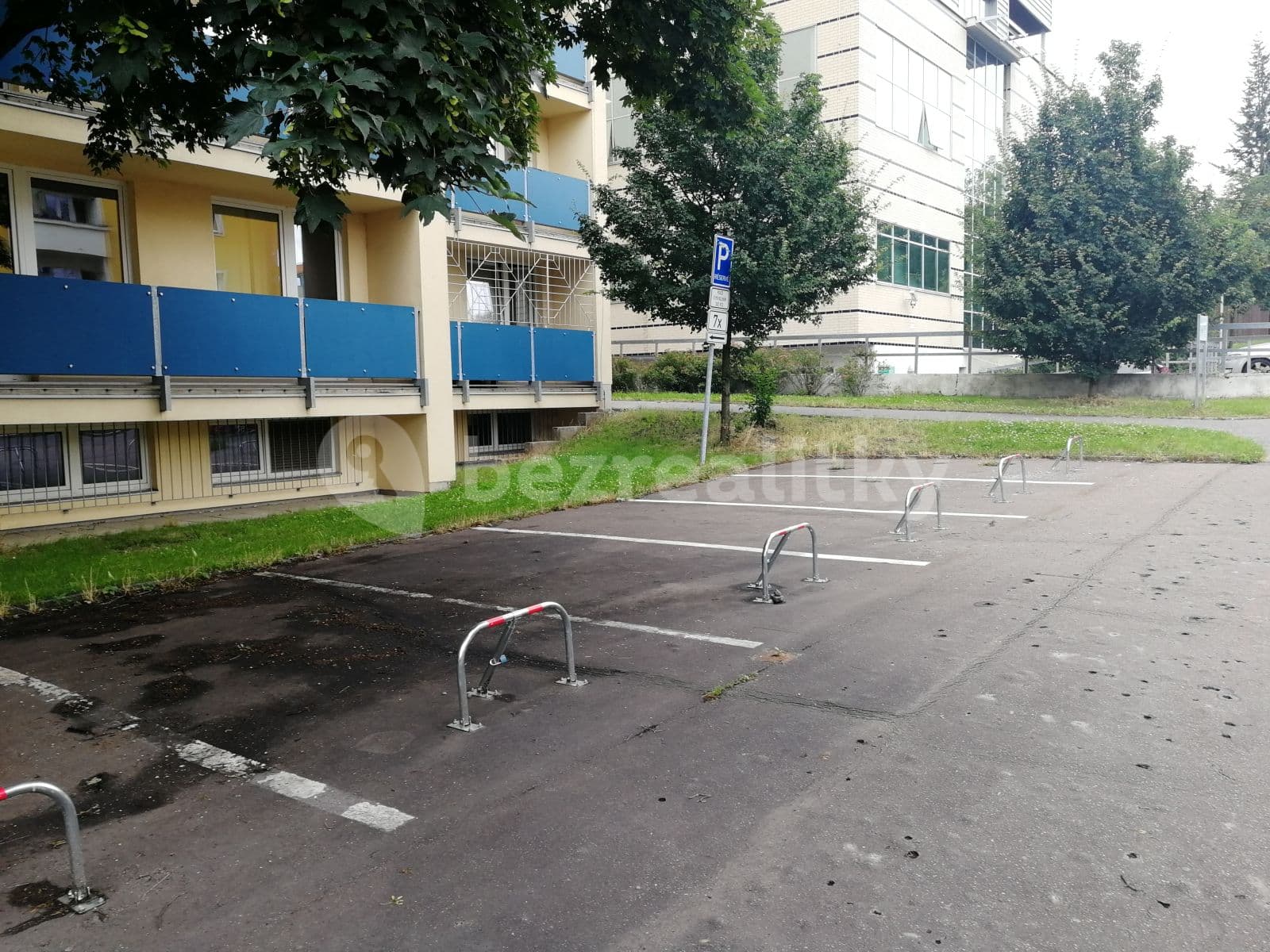 Prenájom garáže 10 m², Jeseniova, Praha, Praha Prenájom garáže 10 m², Jeseniova, Praha, Praha