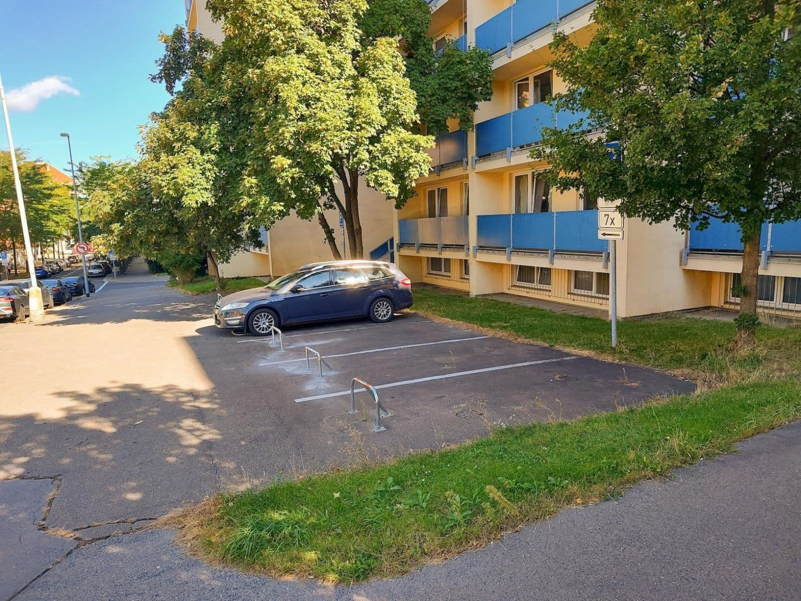 Prenájom garáže 10 m², Jeseniova, Praha, Praha Prenájom garáže 10 m², Jeseniova, Praha, Praha