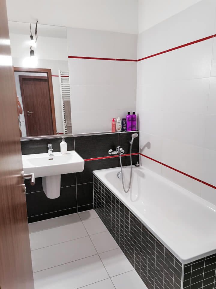 Prenájom bytu 4-izbový 110 m², Padovská, Praha, Praha Prenájom bytu 4-izbový 110 m², Padovská, Praha, Praha