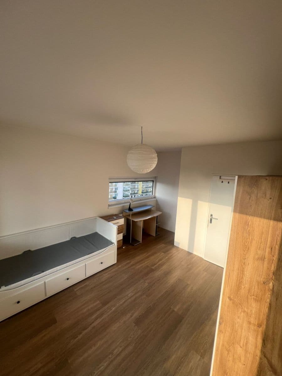 Prenájom bytu 4-izbový 110 m², Padovská, Praha, Praha Prenájom bytu 4-izbový 110 m², Padovská, Praha, Praha