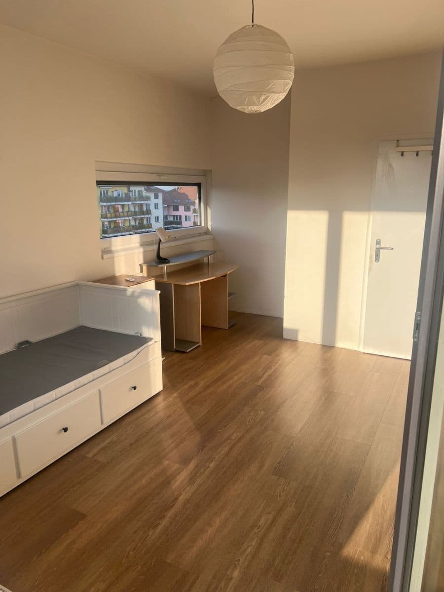Prenájom bytu 4-izbový 110 m², Padovská, Praha, Praha Prenájom bytu 4-izbový 110 m², Padovská, Praha, Praha
