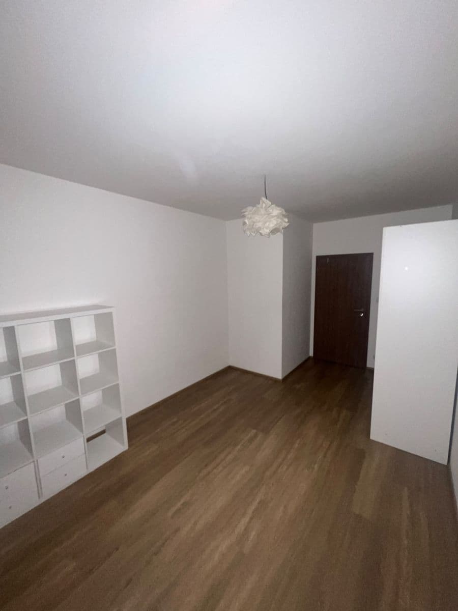 Prenájom bytu 4-izbový 110 m², Padovská, Praha, Praha Prenájom bytu 4-izbový 110 m², Padovská, Praha, Praha