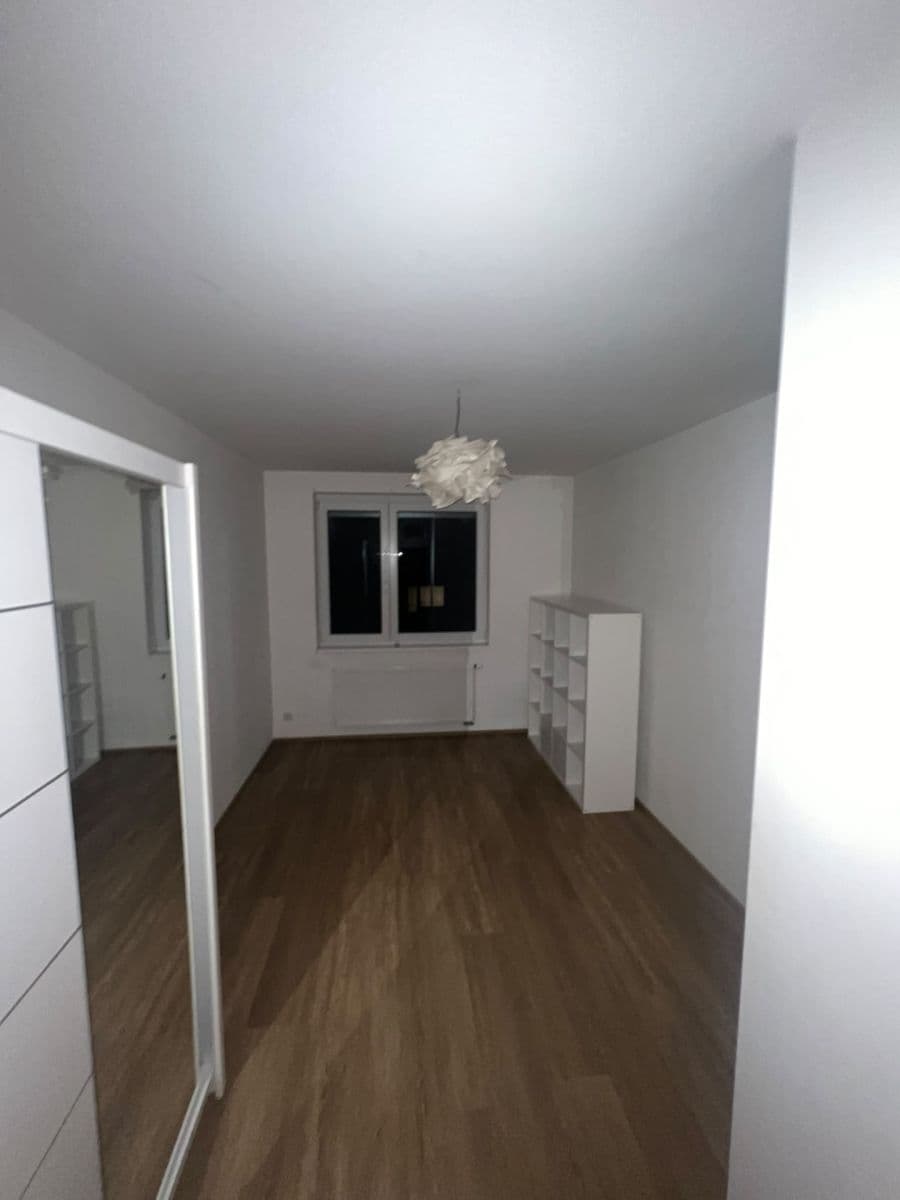 Prenájom bytu 4-izbový 110 m², Padovská, Praha, Praha Prenájom bytu 4-izbový 110 m², Padovská, Praha, Praha