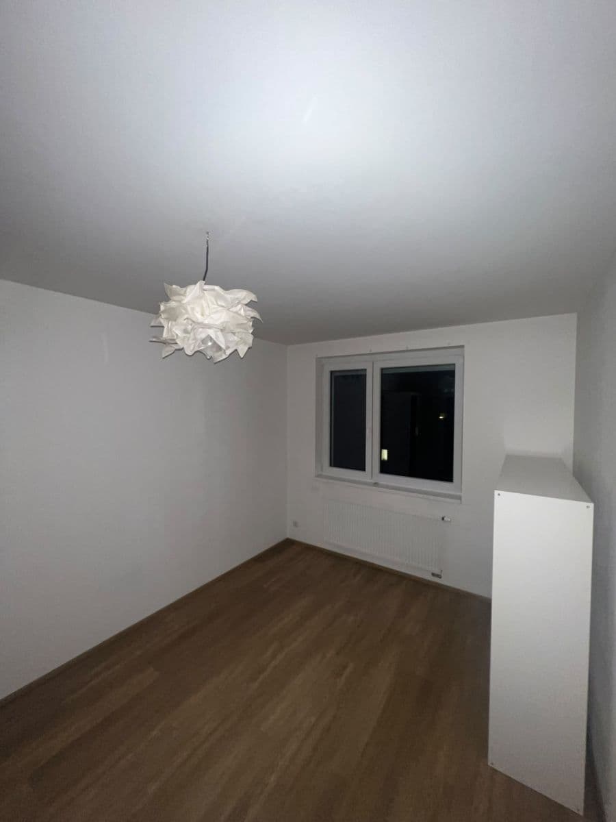 Prenájom bytu 4-izbový 110 m², Padovská, Praha, Praha Prenájom bytu 4-izbový 110 m², Padovská, Praha, Praha