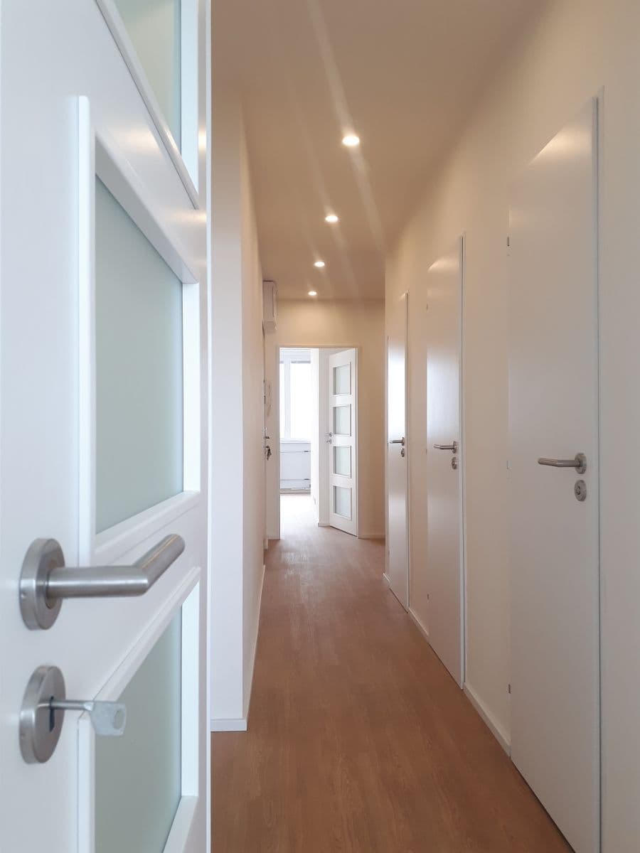 Prenájom bytu 3-izbový 72 m², Frostova, Praha, Praha Prenájom bytu 3-izbový 72 m², Frostova, Praha, Praha