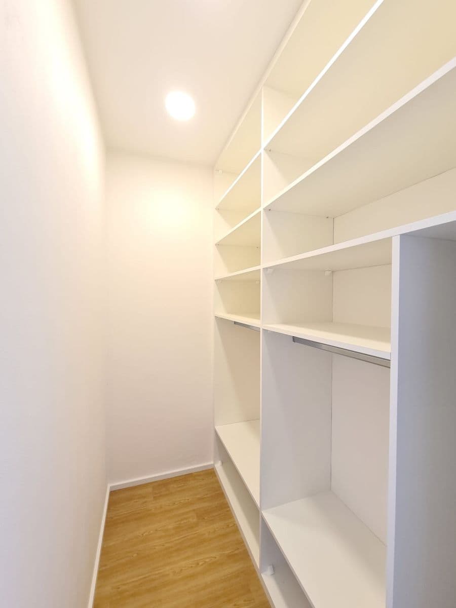 Prenájom bytu 3-izbový 72 m², Frostova, Praha, Praha Prenájom bytu 3-izbový 72 m², Frostova, Praha, Praha