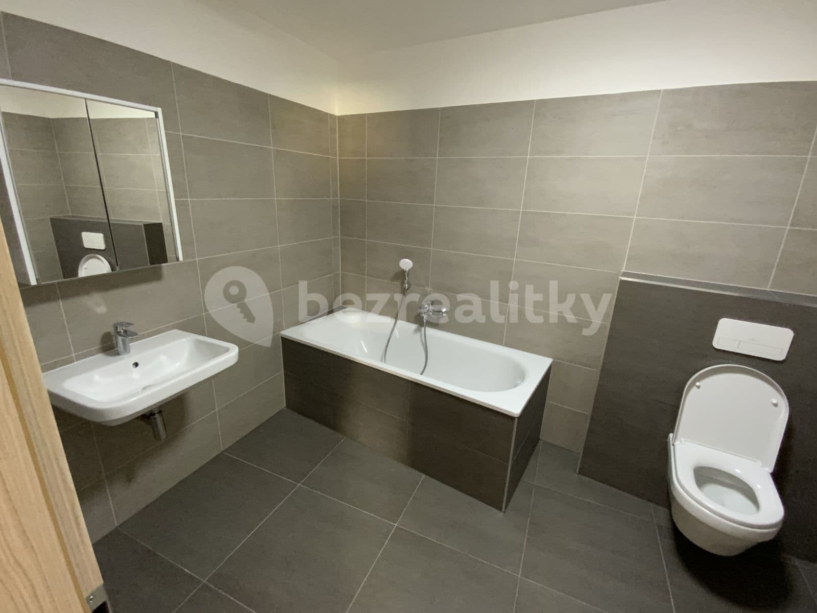 Prenájom bytu 1-izbový 65 m², Masarykovo náměstí, Šlapanice, Jihomoravský kraj Prenájom bytu 1-izbový 65 m², Masarykovo náměstí, Šlapanice, Jihomoravský kraj