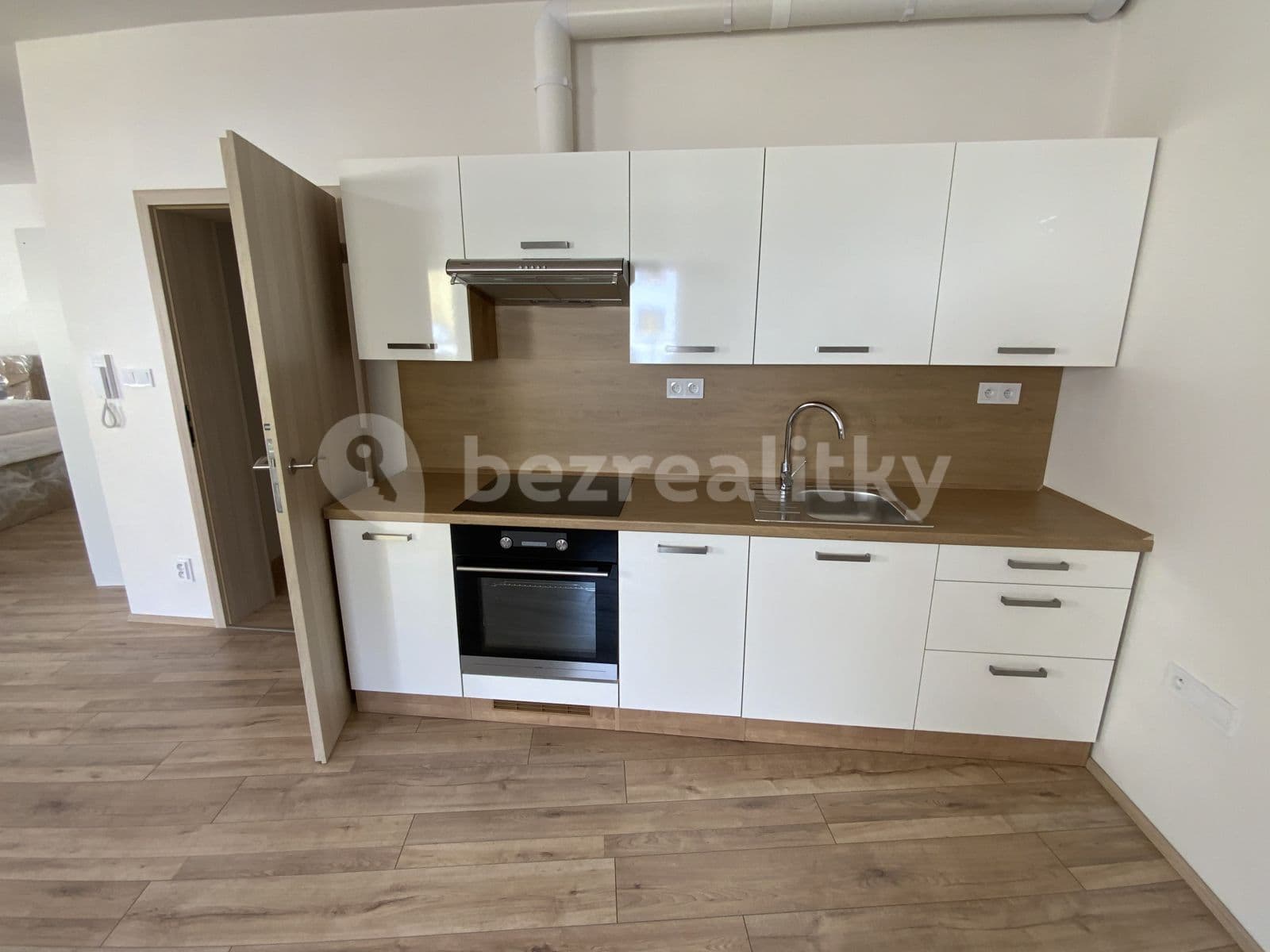 Prenájom bytu 1-izbový 65 m², Masarykovo náměstí, Šlapanice, Jihomoravský kraj Prenájom bytu 1-izbový 65 m², Masarykovo náměstí, Šlapanice, Jihomoravský kraj