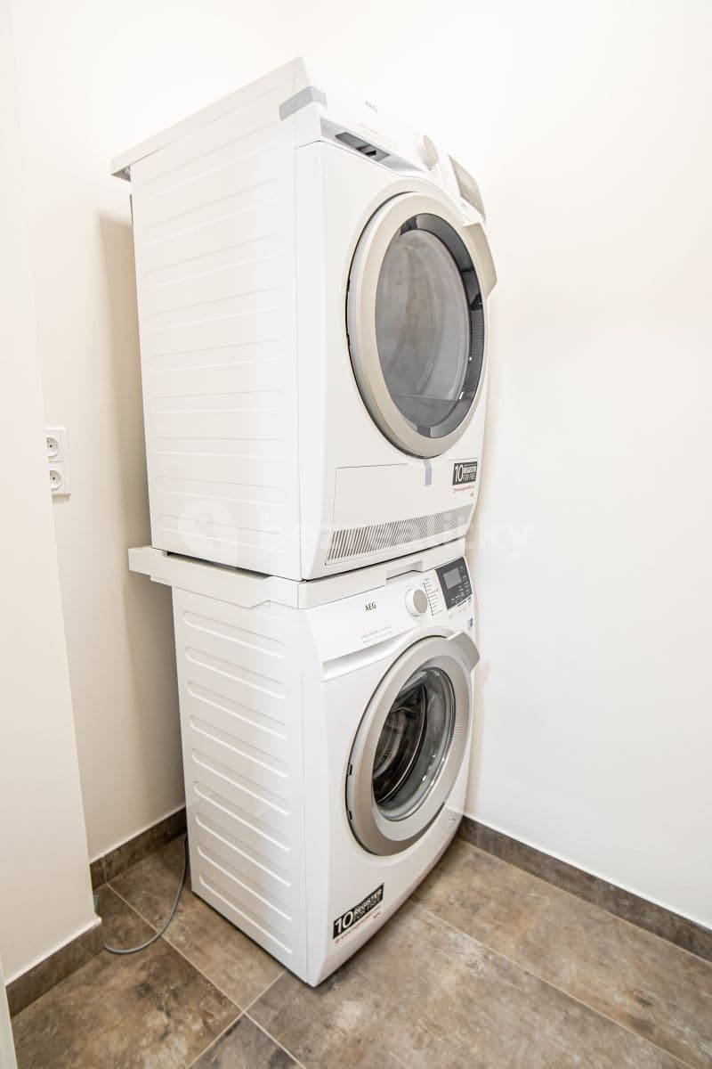 Prenájom bytu 5-izbový 184 m², Lípová, Praha, Praha Prenájom bytu 5-izbový 184 m², Lípová, Praha, Praha