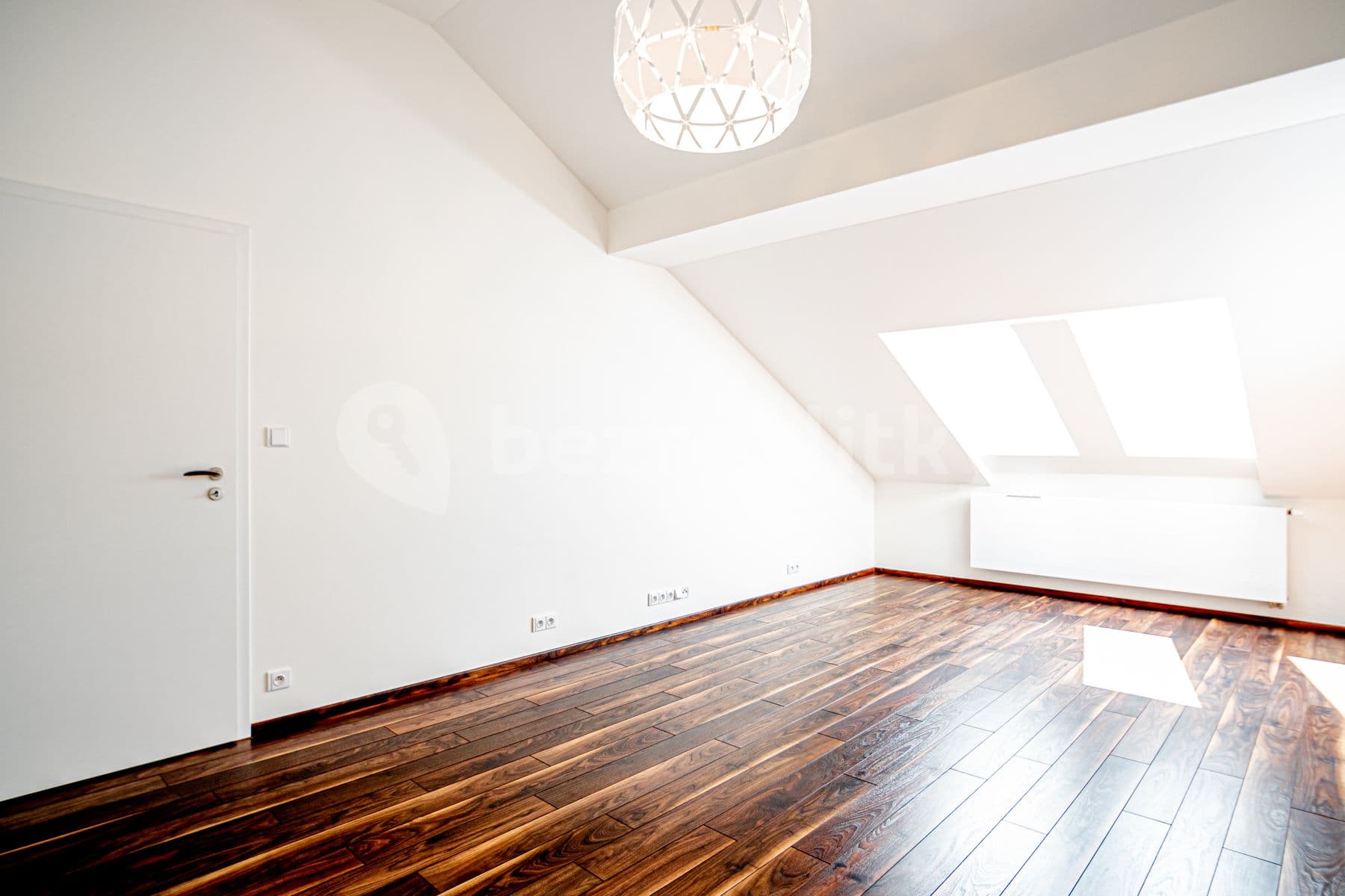 Prenájom bytu 5-izbový 184 m², Lípová, Praha, Praha Prenájom bytu 5-izbový 184 m², Lípová, Praha, Praha