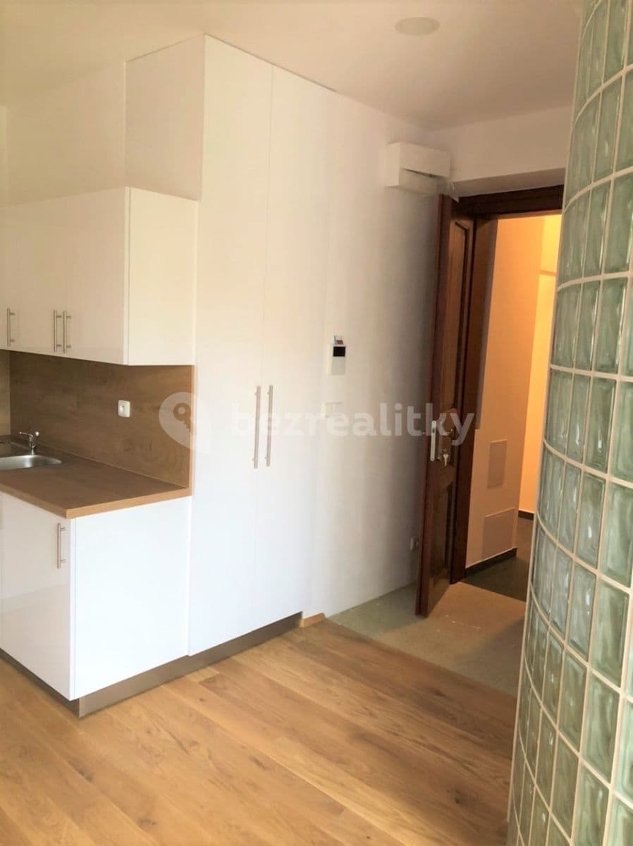 Prenájom bytu Garsoniéra 33 m², Moskevská, Praha, Praha Prenájom bytu Garsoniéra 33 m², Moskevská, Praha, Praha