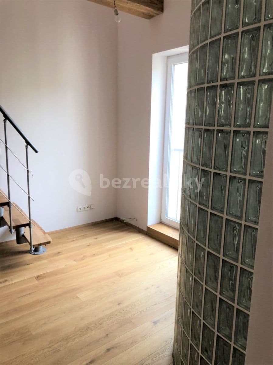 Prenájom bytu Garsoniéra 33 m², Moskevská, Praha, Praha Prenájom bytu Garsoniéra 33 m², Moskevská, Praha, Praha