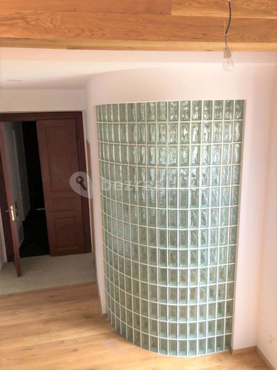 Prenájom bytu Garsoniéra 33 m², Moskevská, Praha, Praha Prenájom bytu Garsoniéra 33 m², Moskevská, Praha, Praha