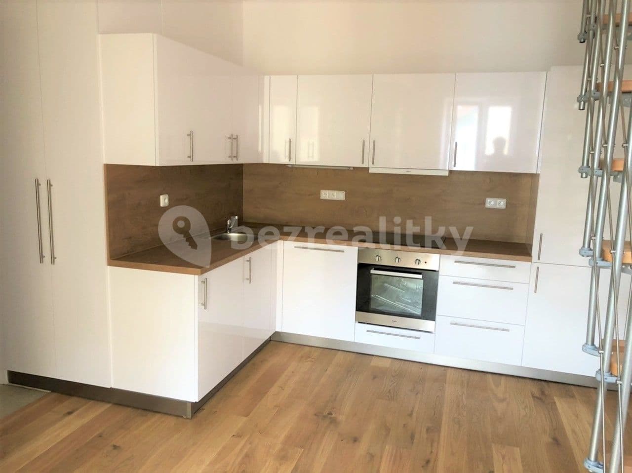 Prenájom bytu Garsoniéra 33 m², Moskevská, Praha, Praha Prenájom bytu Garsoniéra 33 m², Moskevská, Praha, Praha