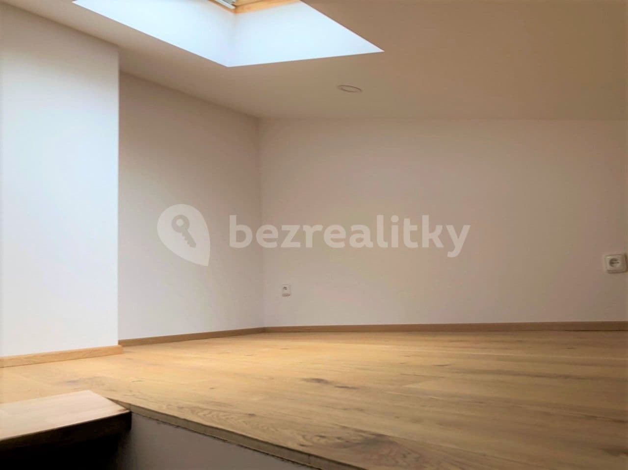 Prenájom bytu Garsoniéra 33 m², Moskevská, Praha, Praha Prenájom bytu Garsoniéra 33 m², Moskevská, Praha, Praha