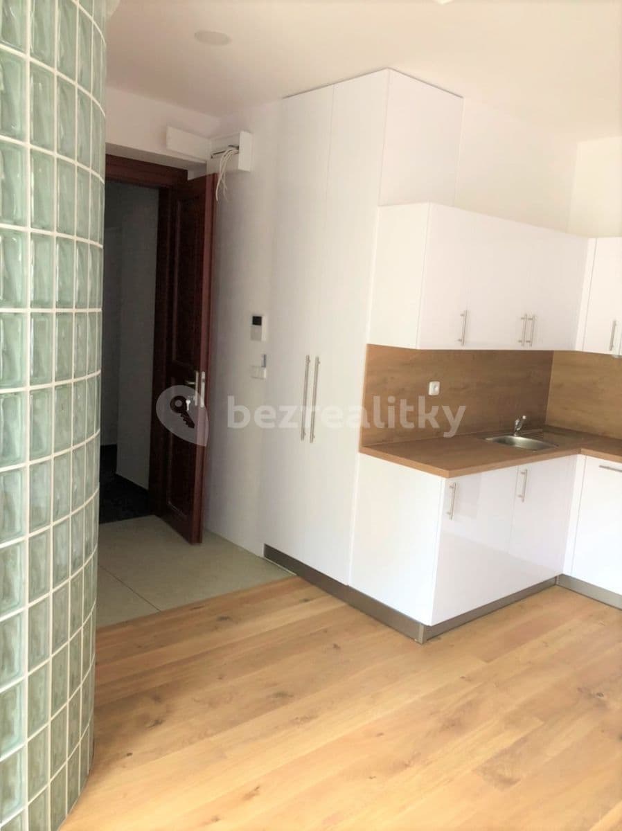 Prenájom bytu Garsoniéra 33 m², Moskevská, Praha, Praha Prenájom bytu Garsoniéra 33 m², Moskevská, Praha, Praha