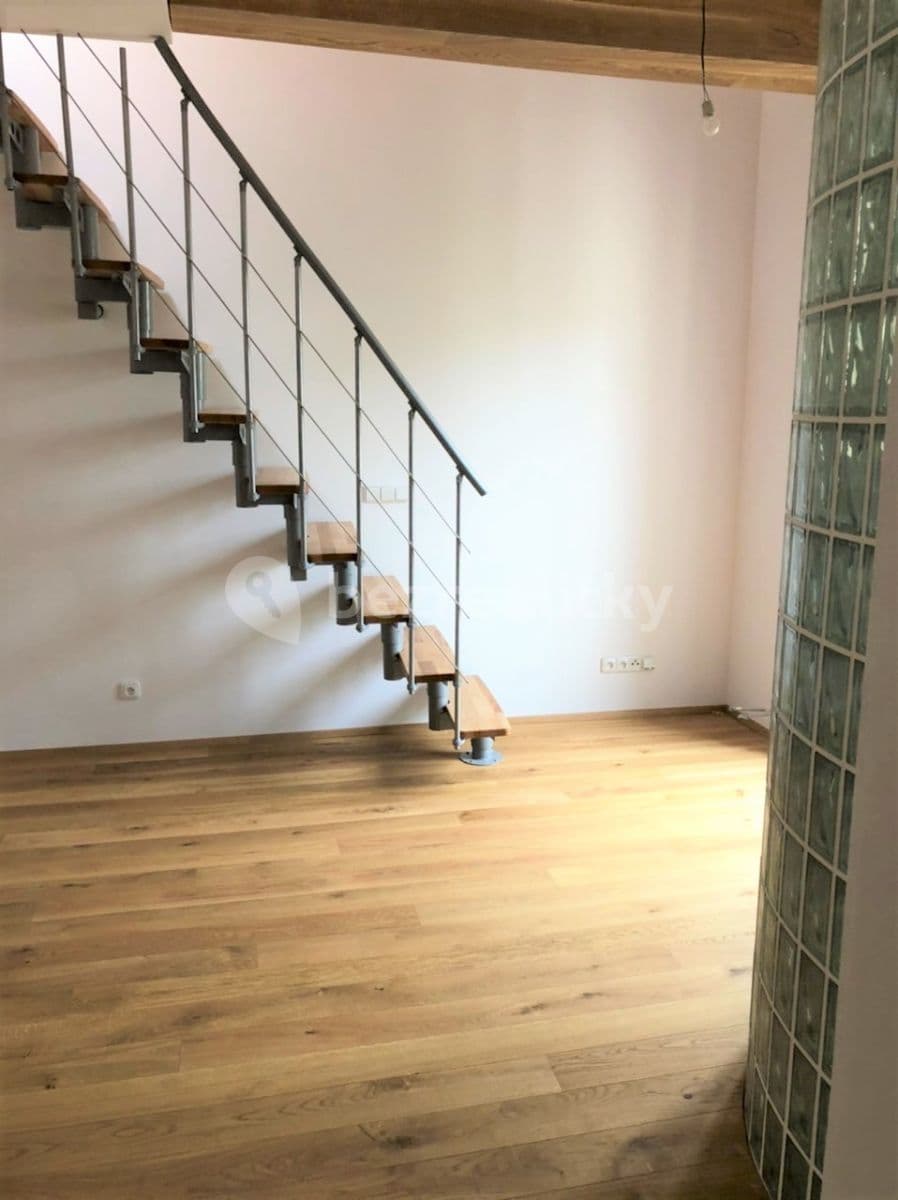 Prenájom bytu Garsoniéra 33 m², Moskevská, Praha, Praha Prenájom bytu Garsoniéra 33 m², Moskevská, Praha, Praha