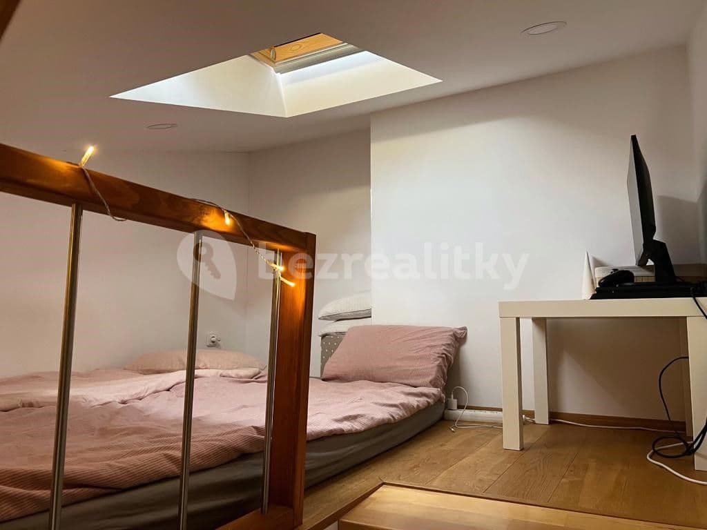Prenájom bytu Garsoniéra 33 m², Moskevská, Praha, Praha Prenájom bytu Garsoniéra 33 m², Moskevská, Praha, Praha