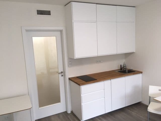 Prenájom bytu 1-izbový 33 m², Hlaváčkova, Praha, Praha Prenájom bytu 1-izbový 33 m², Hlaváčkova, Praha, Praha