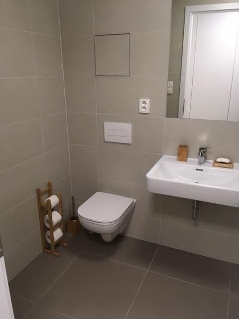 Prenájom bytu 1-izbový 33 m², Hlaváčkova, Praha, Praha Prenájom bytu 1-izbový 33 m², Hlaváčkova, Praha, Praha