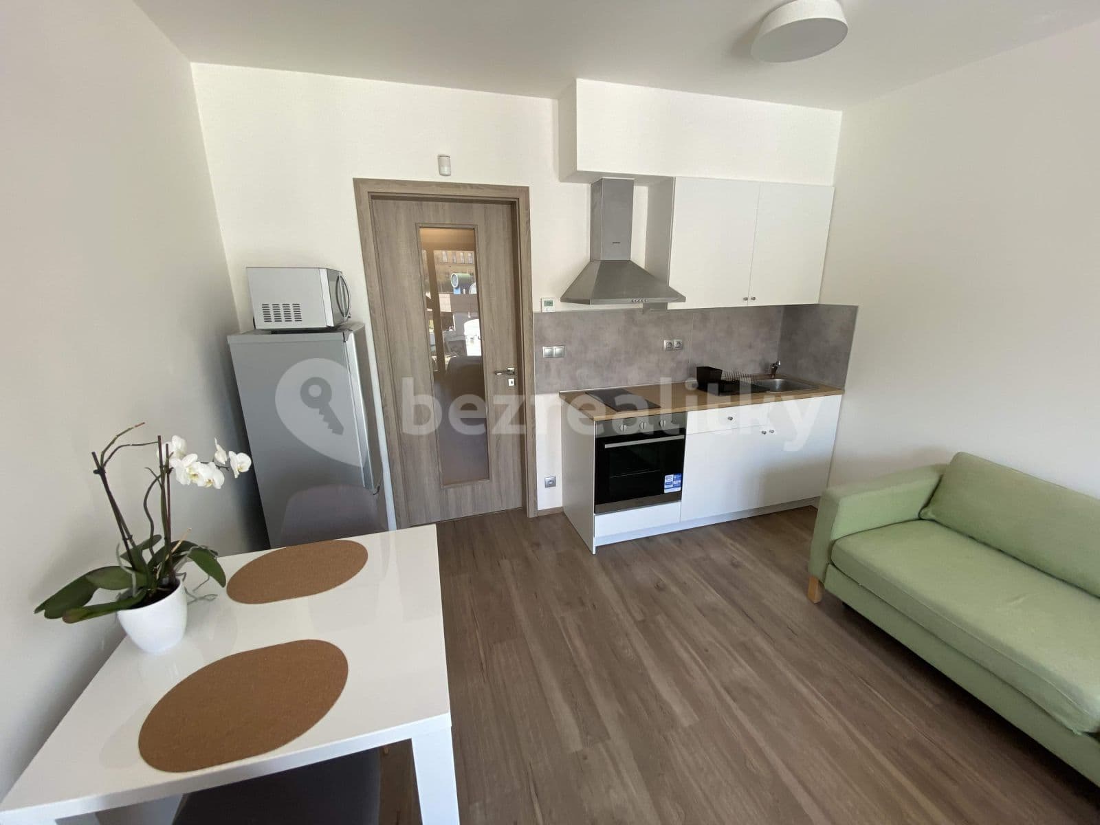 Prenájom bytu 1-izbový 28 m², Bassova, Praha, Praha Prenájom bytu 1-izbový 28 m², Bassova, Praha, Praha