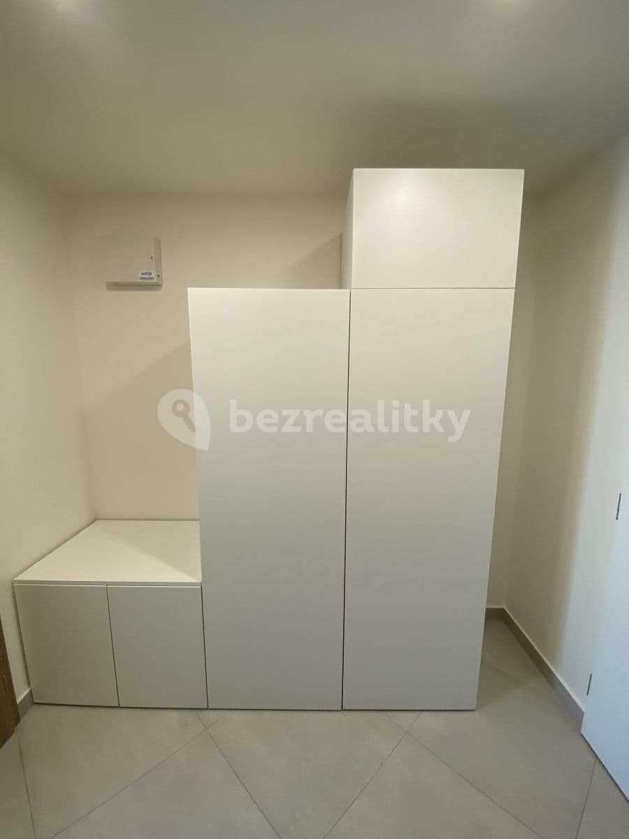 Prenájom bytu 1-izbový 28 m², Bassova, Praha, Praha Prenájom bytu 1-izbový 28 m², Bassova, Praha, Praha