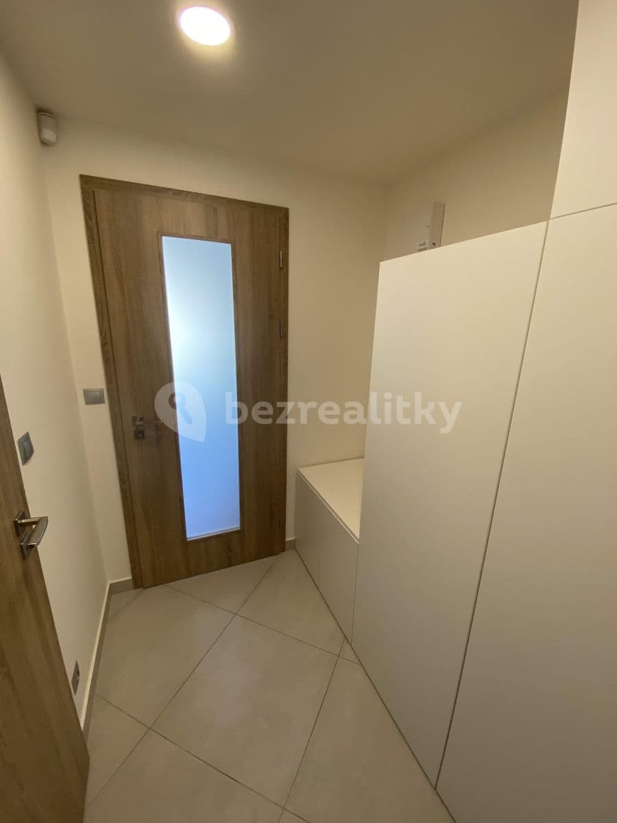 Prenájom bytu 1-izbový 28 m², Bassova, Praha, Praha Prenájom bytu 1-izbový 28 m², Bassova, Praha, Praha