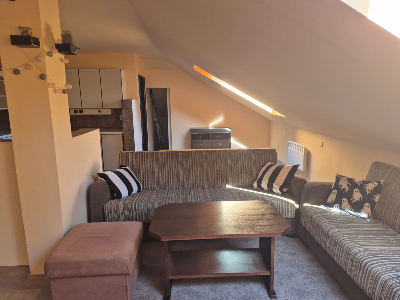 Prenájom bytu 3-izbový 500 m², Na Vaňhově, Praha, Praha Prenájom bytu 3-izbový 500 m², Na Vaňhově, Praha, Praha