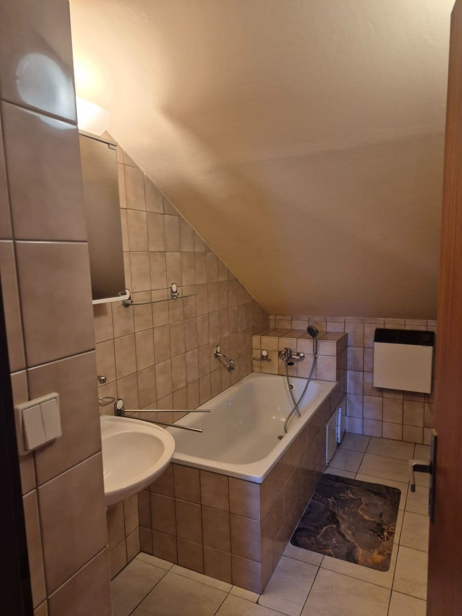 Prenájom bytu 3-izbový 500 m², Na Vaňhově, Praha, Praha Prenájom bytu 3-izbový 500 m², Na Vaňhově, Praha, Praha