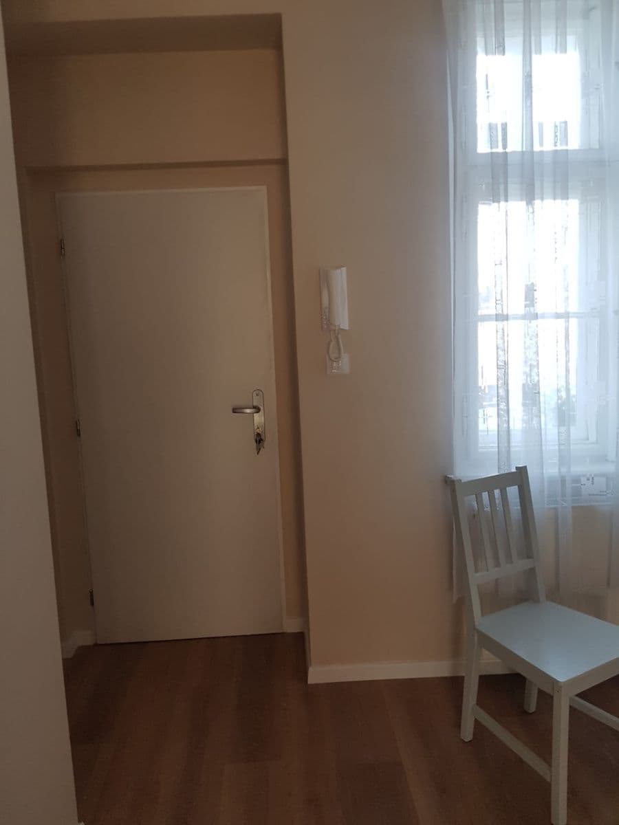 Prenájom bytu 1-izbový 43 m², Kamenická, Praha, Praha Prenájom bytu 1-izbový 43 m², Kamenická, Praha, Praha