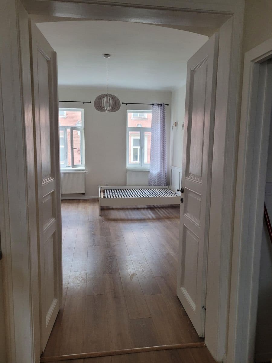 Prenájom bytu 1-izbový 43 m², Kamenická, Praha, Praha Prenájom bytu 1-izbový 43 m², Kamenická, Praha, Praha