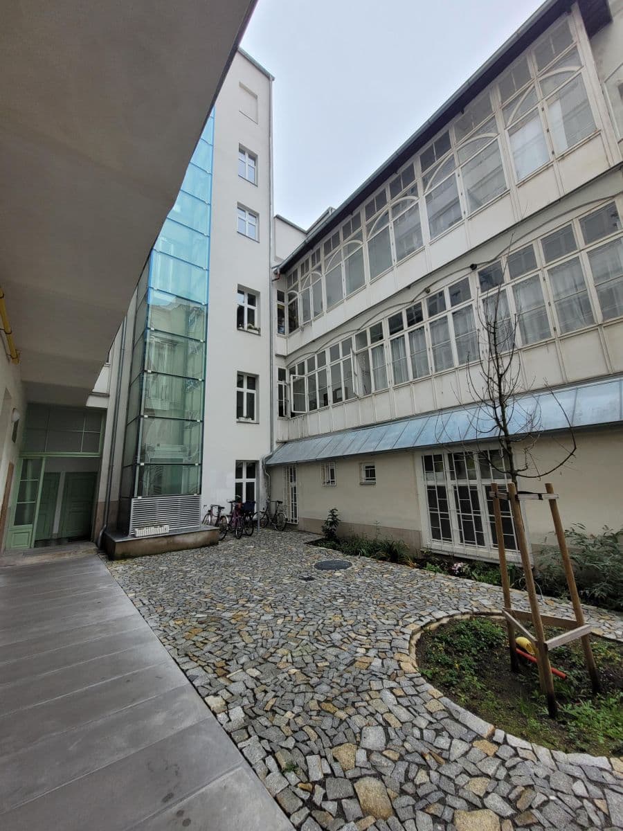 Prenájom bytu 1-izbový 43 m², Kamenická, Praha, Praha Prenájom bytu 1-izbový 43 m², Kamenická, Praha, Praha