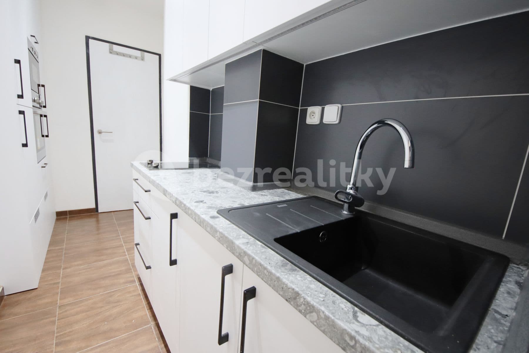 Prenájom bytu 1-izbový 33 m², Koulova, Praha, Praha Prenájom bytu 1-izbový 33 m², Koulova, Praha, Praha