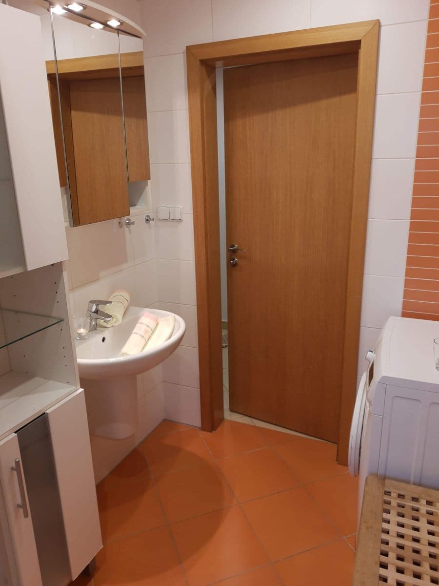 Prenájom bytu 1-izbový 37 m², Nademlejnská, Praha, Praha Prenájom bytu 1-izbový 37 m², Nademlejnská, Praha, Praha