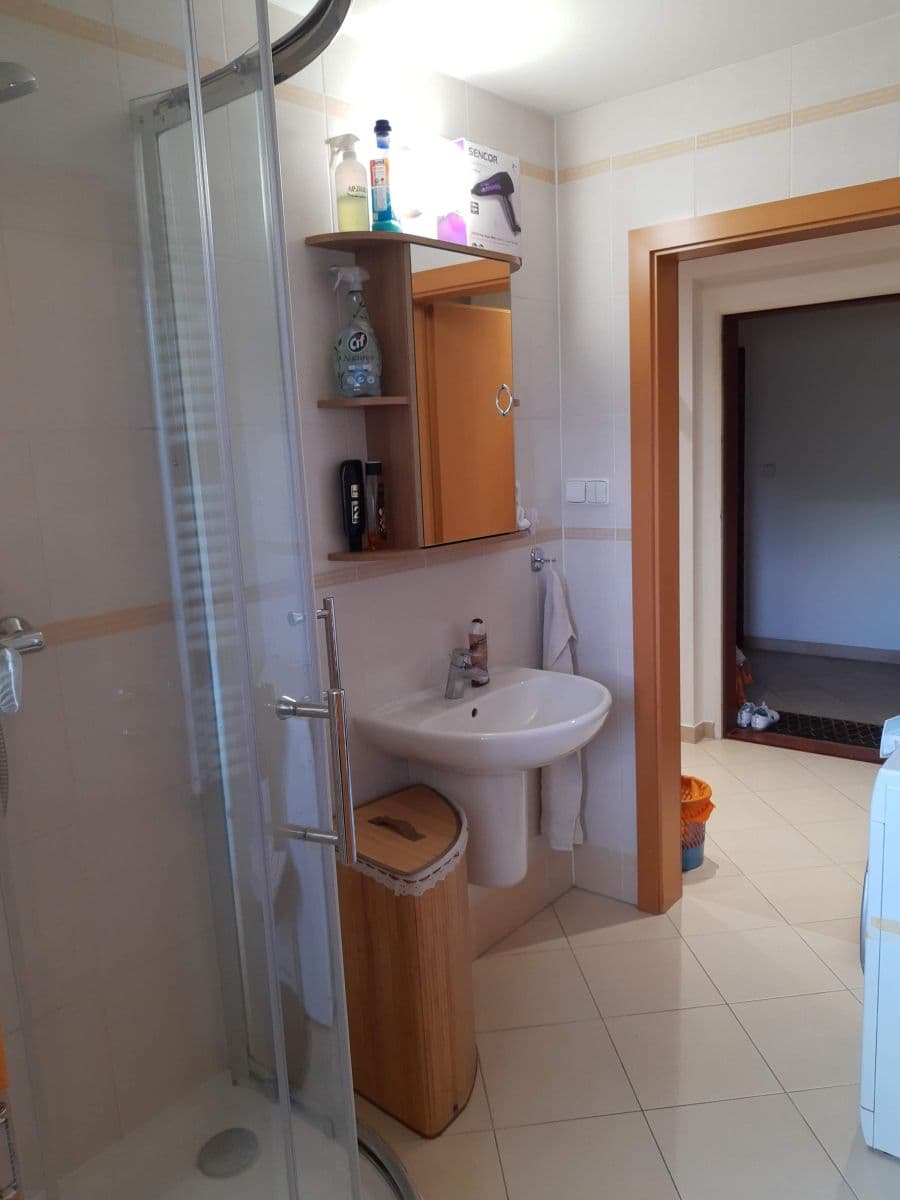 Prenájom bytu 1-izbový 37 m², Nademlejnská, Praha, Praha Prenájom bytu 1-izbový 37 m², Nademlejnská, Praha, Praha