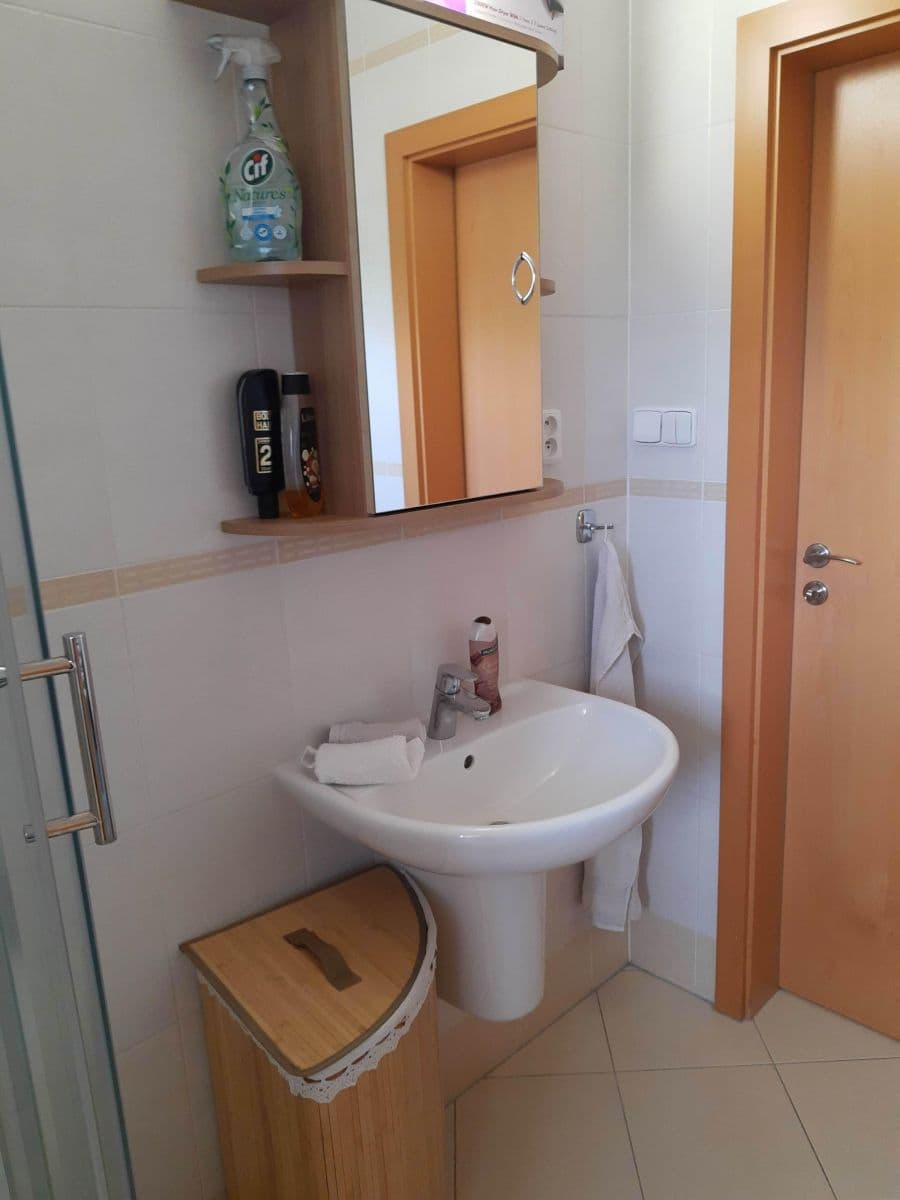 Prenájom bytu 1-izbový 37 m², Nademlejnská, Praha, Praha Prenájom bytu 1-izbový 37 m², Nademlejnská, Praha, Praha