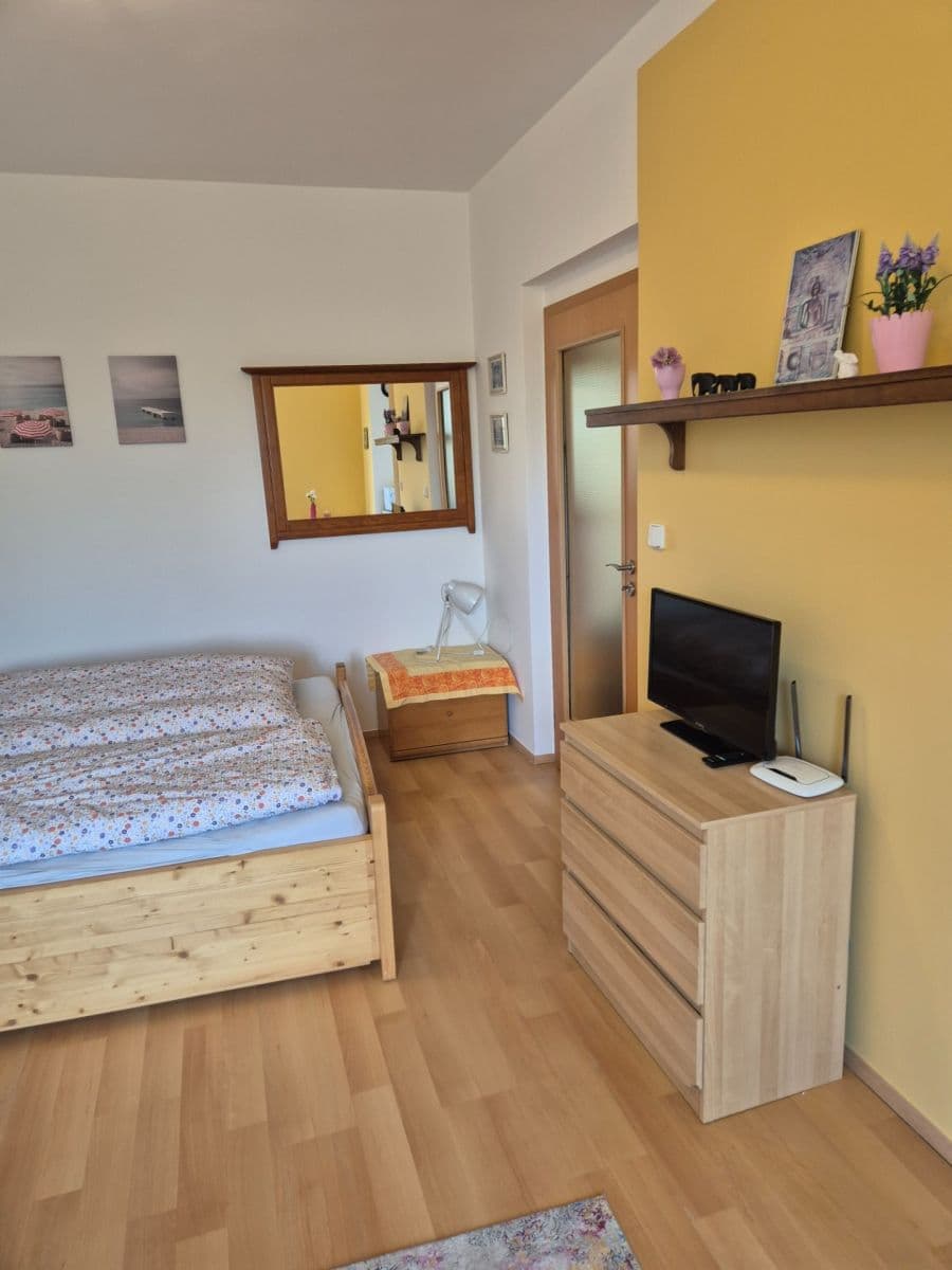 Prenájom bytu 1-izbový 37 m², Nademlejnská, Praha, Praha Prenájom bytu 1-izbový 37 m², Nademlejnská, Praha, Praha