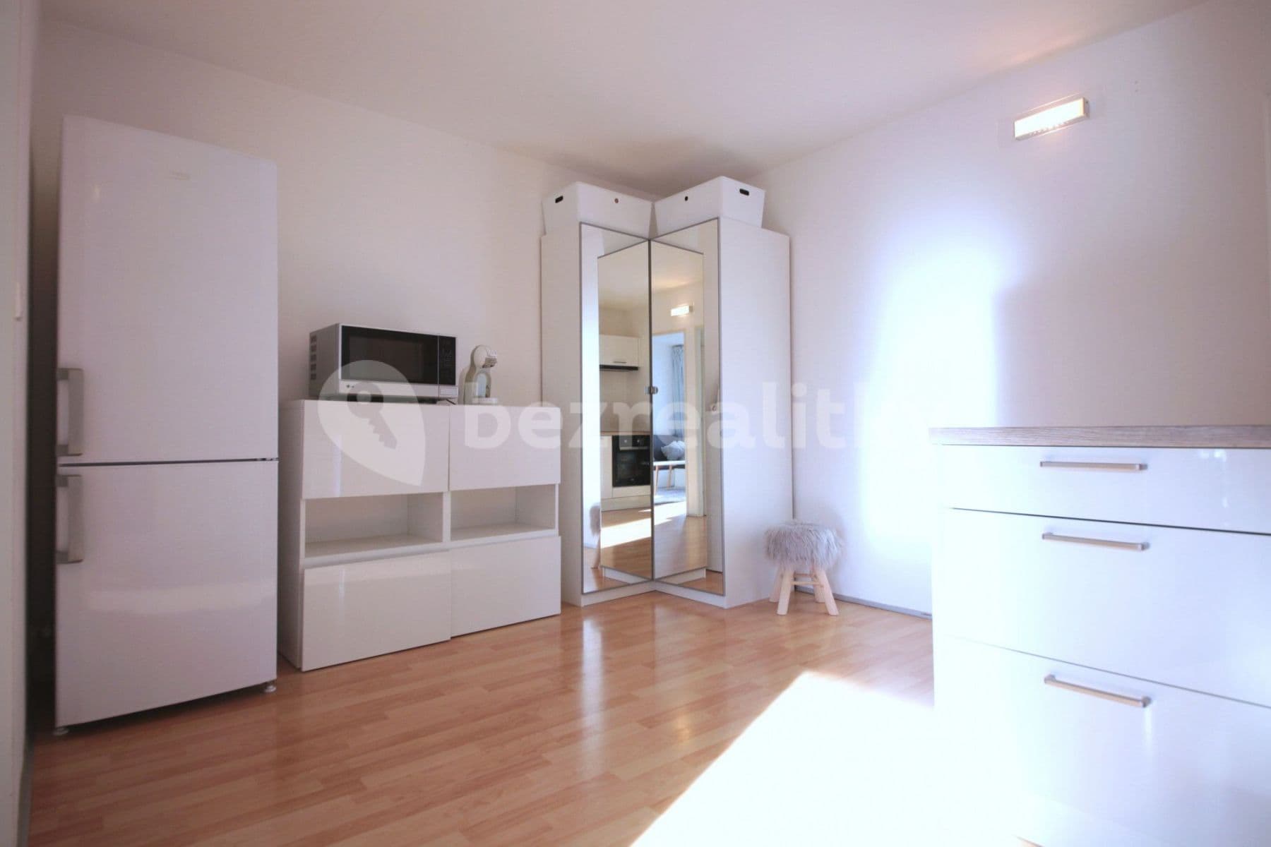Prenájom bytu 2-izbový 46 m², Molákova, Praha, Praha Prenájom bytu 2-izbový 46 m², Molákova, Praha, Praha