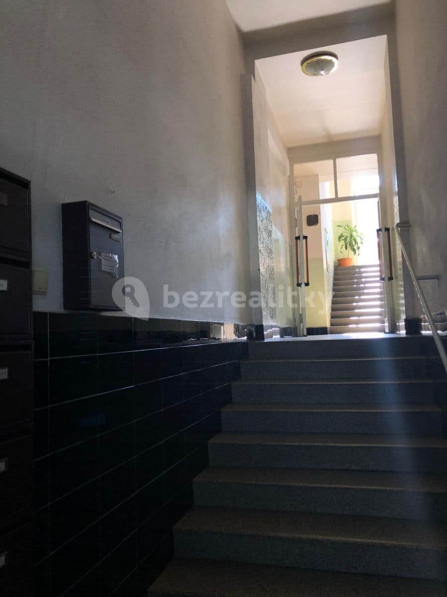 Prenájom bytu 3-izbový 67 m², Podolská, Praha, Praha Prenájom bytu 3-izbový 67 m², Podolská, Praha, Praha