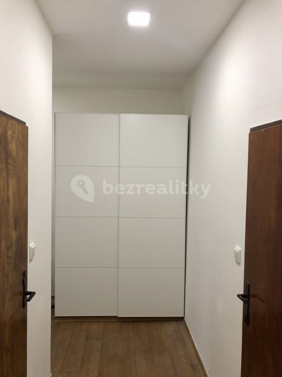 Prenájom bytu 3-izbový 67 m², Podolská, Praha, Praha Prenájom bytu 3-izbový 67 m², Podolská, Praha, Praha