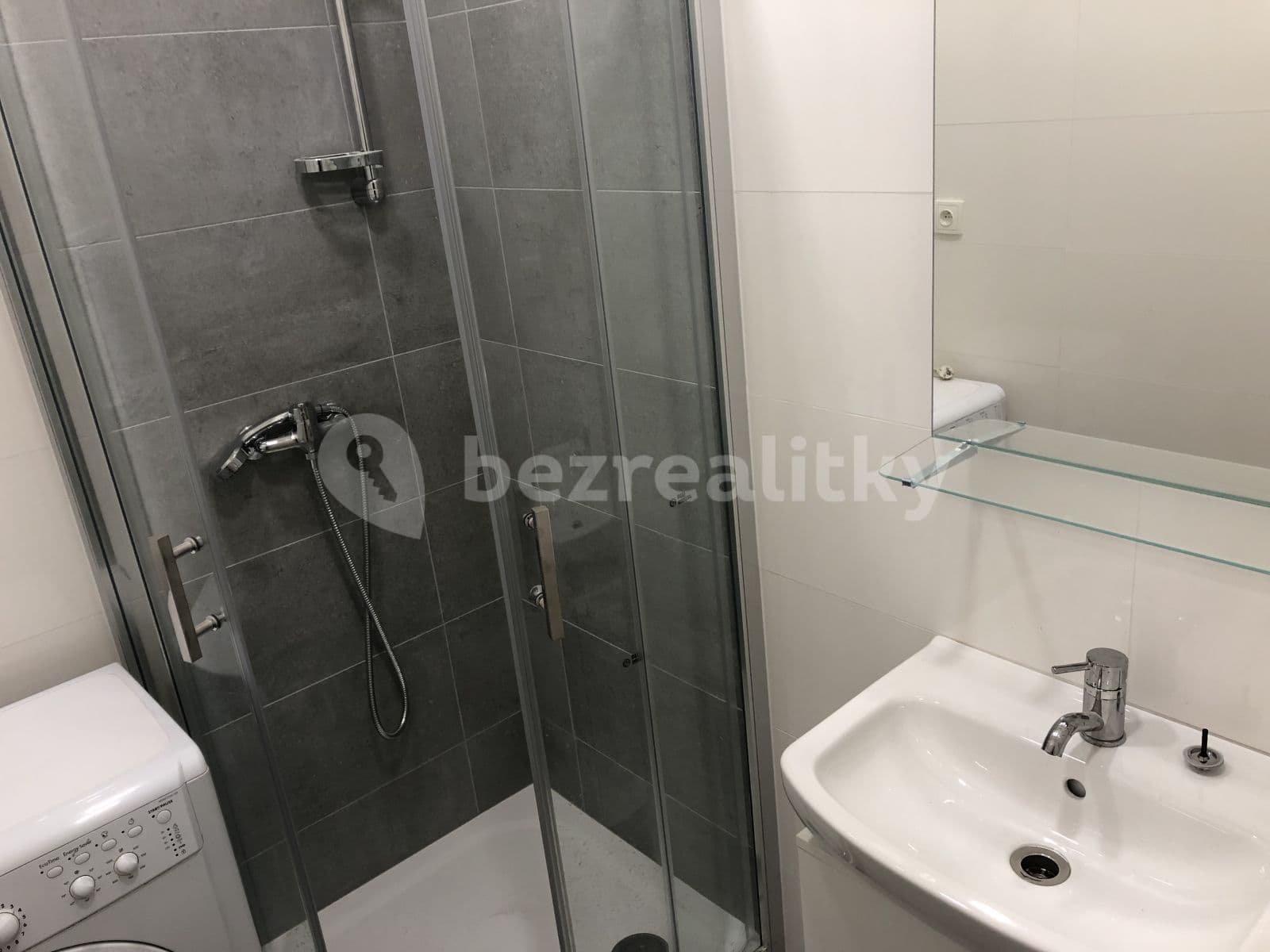 Prenájom bytu 3-izbový 67 m², Podolská, Praha, Praha Prenájom bytu 3-izbový 67 m², Podolská, Praha, Praha
