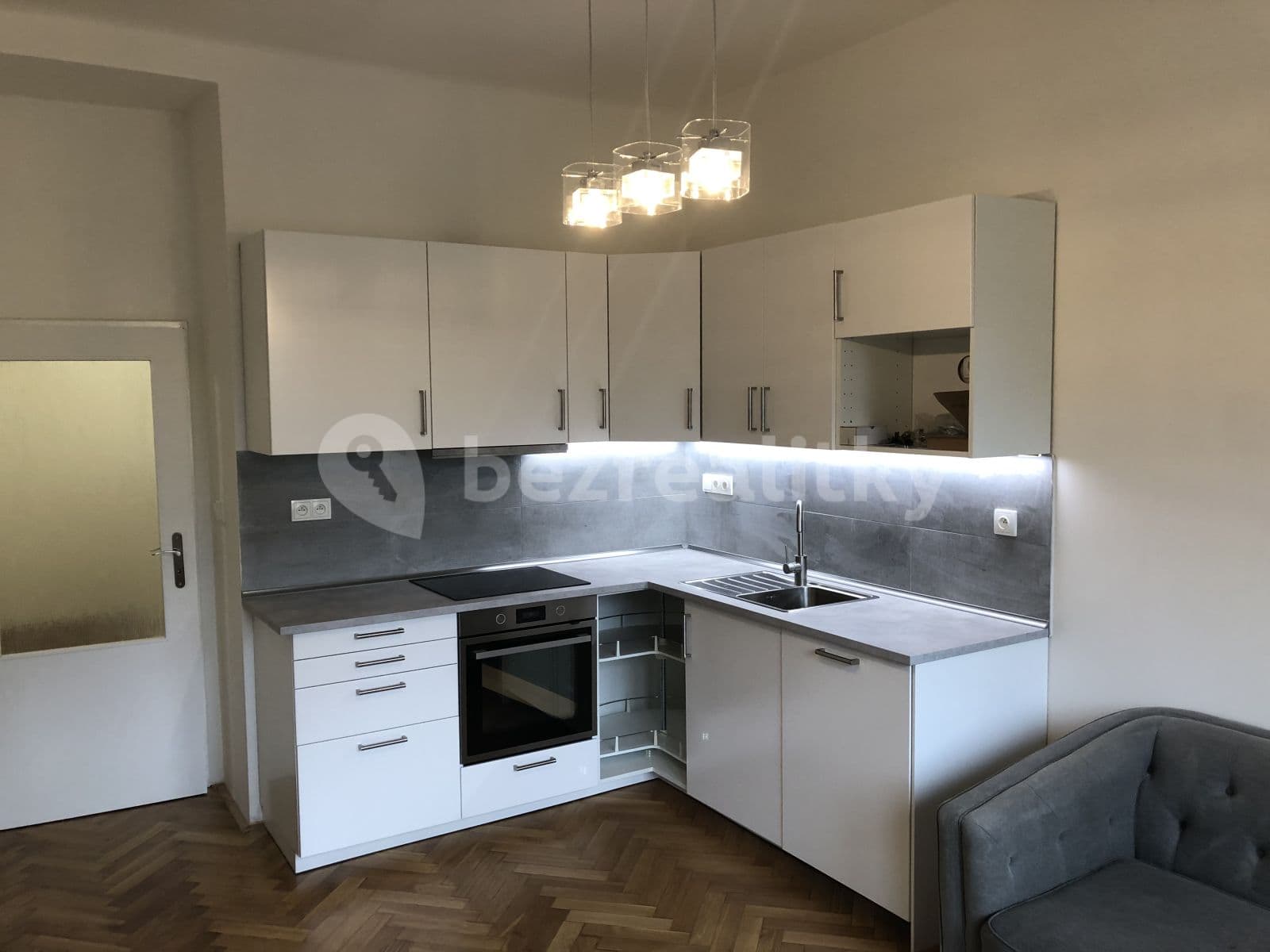 Prenájom bytu 3-izbový 67 m², Podolská, Praha, Praha Prenájom bytu 3-izbový 67 m², Podolská, Praha, Praha