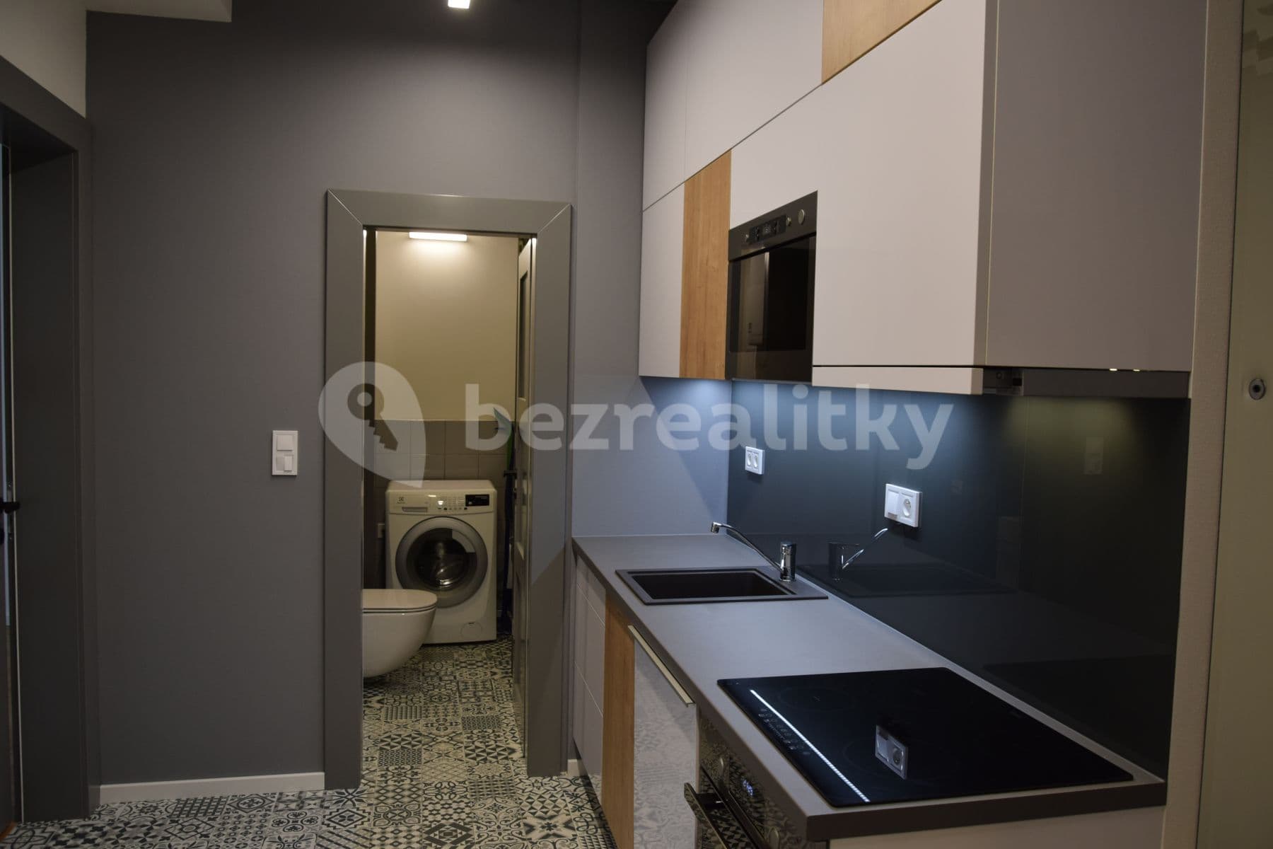 Prenájom bytu 2-izbový 55 m², Čajkovského, Praha, Praha Prenájom bytu 2-izbový 55 m², Čajkovského, Praha, Praha