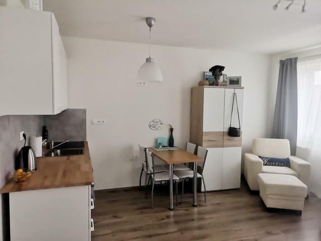 Prenájom bytu 1-izbový 34 m², Škrábkových, Praha, Praha Prenájom bytu 1-izbový 34 m², Škrábkových, Praha, Praha
